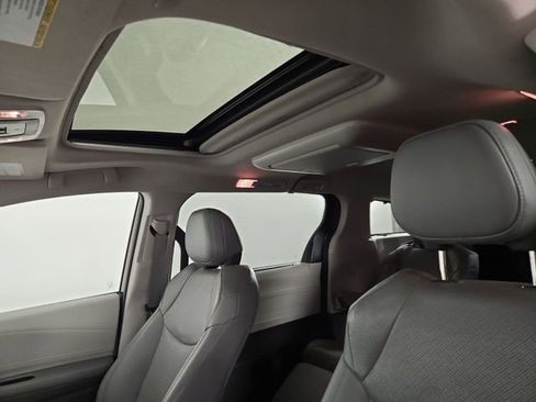 Used 2023 Toyota Sienna Limited FWD image 35