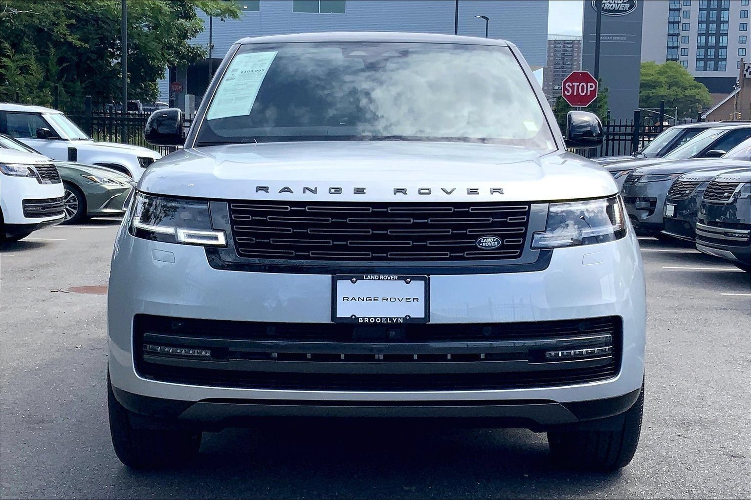 Certified 2025 Land Rover Range Rover SE AWD/4WD image 3