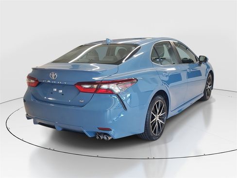 Used 2023 Toyota Camry SE image 7