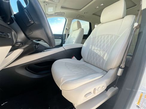 Used 2024 Buick Enclave Avenir w/ Avenir Technology Package image 16