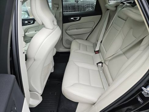 Used 2019 Volvo XC60 T5 Momentum w/ Advanced Package AWD/4WD image 14