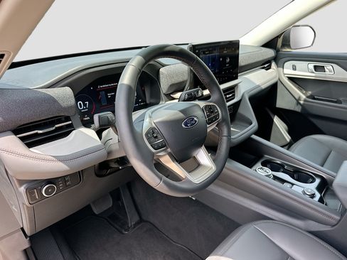 New 2026 Ford Explorer Active w/ Active Comfort Package RWD image 6