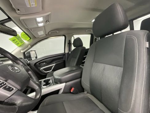 Used 2016 Nissan Titan SV image 6