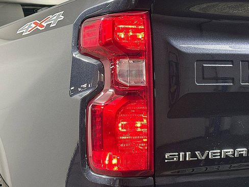 Used 2023 Chevrolet Silverado 1500 LT image 30