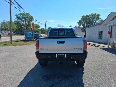 Used 2005 Toyota Tacoma PreRunner image 3