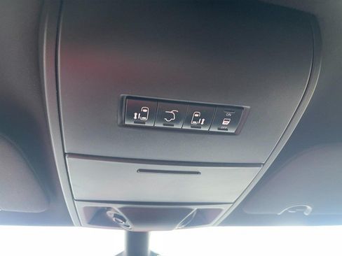 Used 2019 Dodge Grand Caravan GT FWD image 28