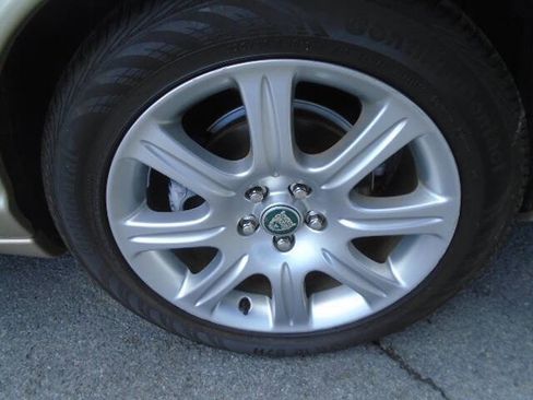 Used 2005 Jaguar XJ8 RWD image 16