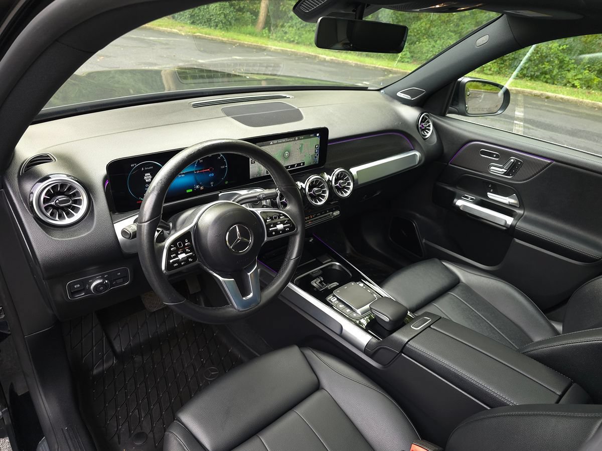 Used 2023 Mercedes-Benz EQB 300 4MATIC w/ Pinnacle Package image 2