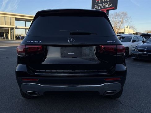 Used 2021 Mercedes-Benz GLB 250 4MATIC w/ Premium Package image 23