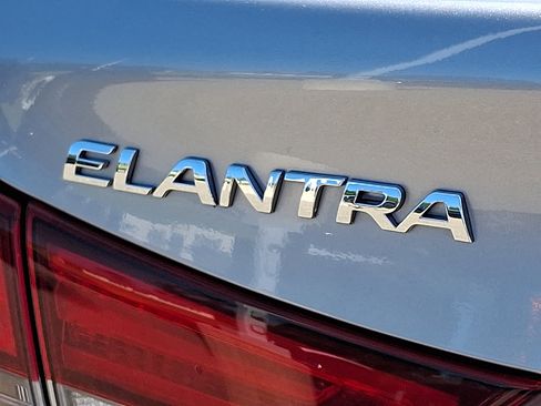 Used 2016 Hyundai Elantra SE FWD image 31