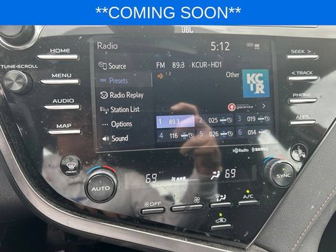 Used 2020 Toyota Camry XLE w/ Navigation Package FWD image 9