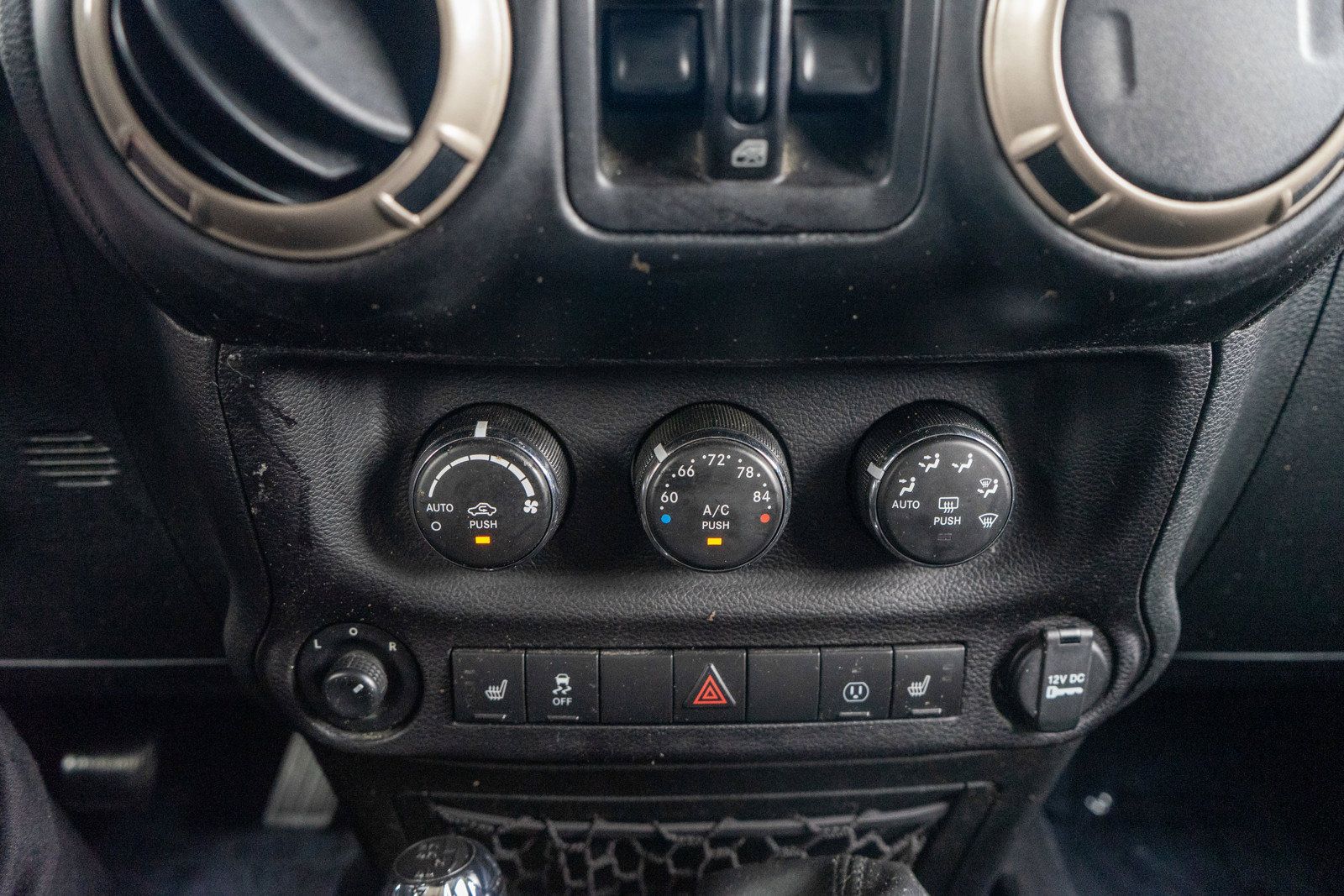 Used 2017 Jeep Wrangler Unlimited Sahara AWD/4WD image 16