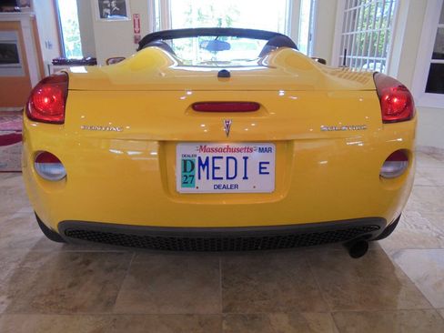 Used 2007 Pontiac Solstice Convertible RWD image 8