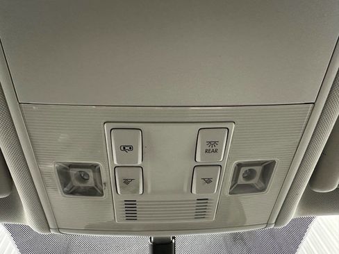 Used 2016 Volkswagen e-Golf SE w/ DC Fast Charging Package image 36