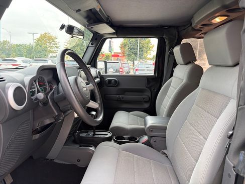 Used 2009 Jeep Wrangler Sahara w/ Dual Top Group AWD/4WD image 12