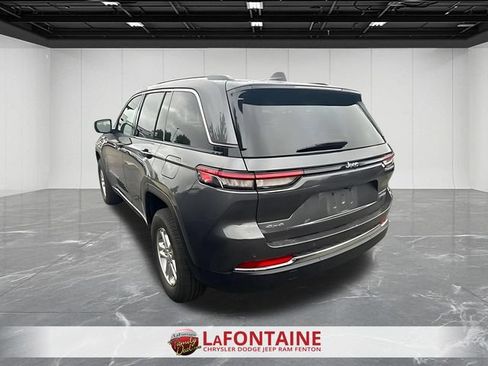 Used 2023 Jeep Grand Cherokee Laredo AWD/4WD image 2