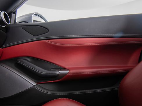 Certified 2019 Ferrari Portofino image 43