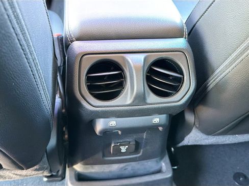 Used 2022 Jeep Wrangler Unlimited Sahara w/ Cold Weather Group AWD/4WD image 30