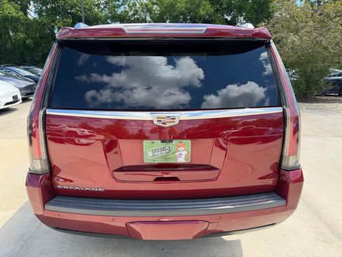 Used 2019 Cadillac Escalade Luxury RWD image 6