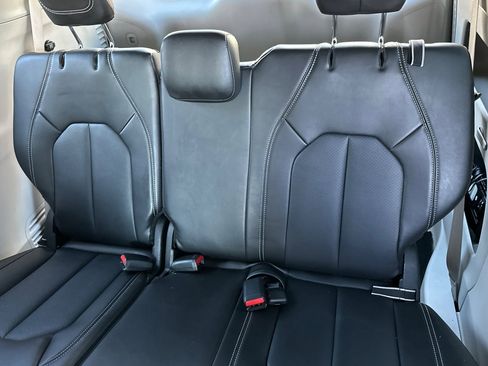 Used 2024 Chrysler Pacifica Touring-L image 15