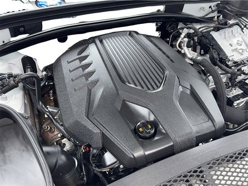 Used 2025 Porsche Macan Turbo image 58