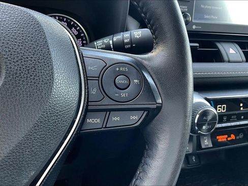 Used 2021 Toyota RAV4 XLE w/ Convenience Package image 11