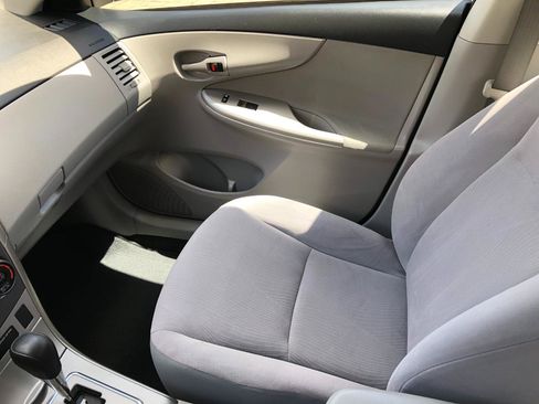 Used 2011 Toyota Corolla LE FWD image 19