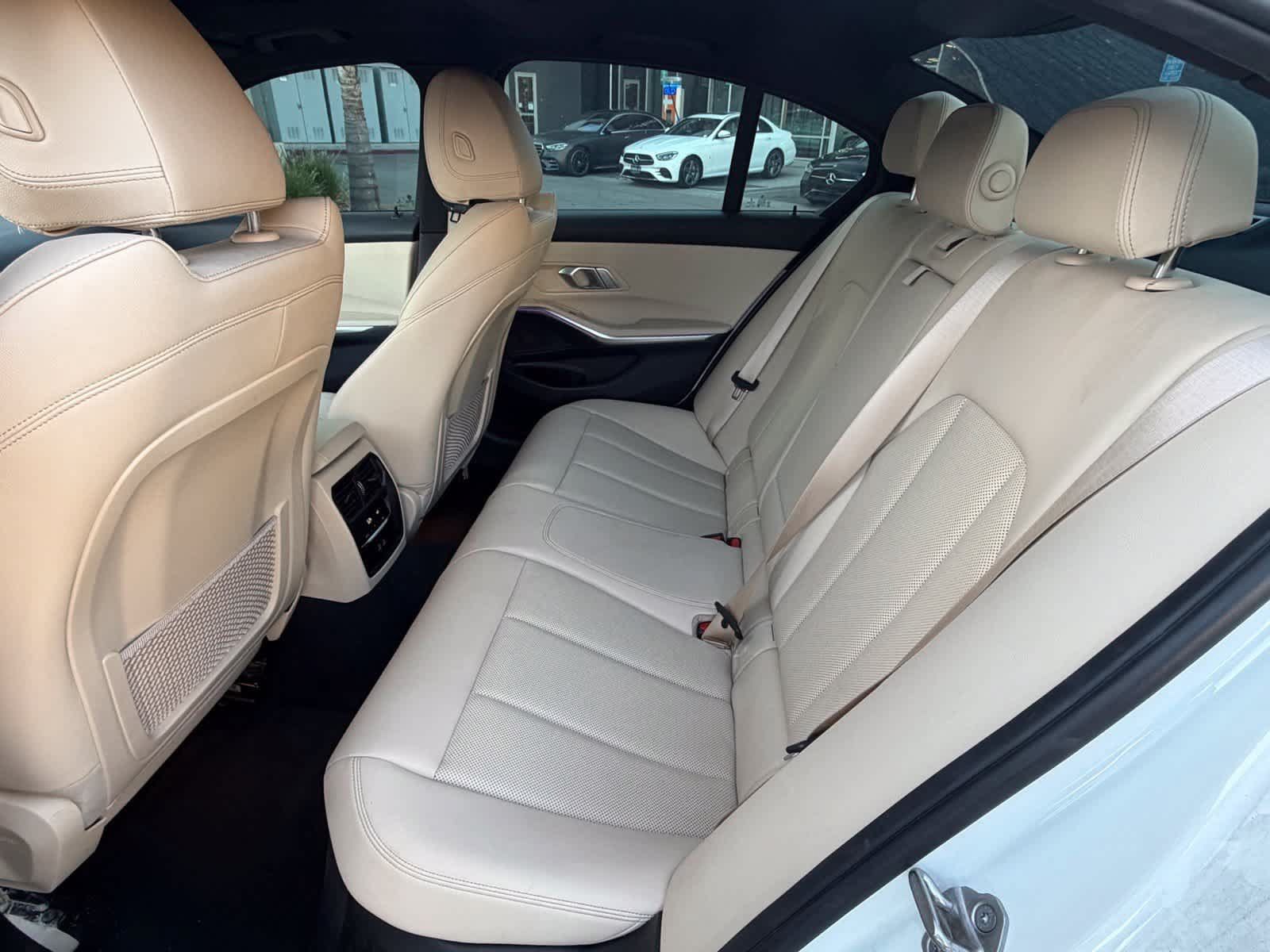 Used 2022 BMW 330i Sedan w/ M Sport Package RWD image 3