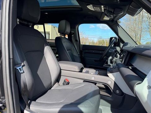 Used 2024 Land Rover Defender 110 S image 28