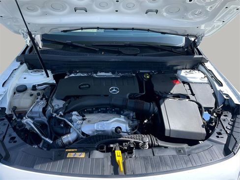 Used 2021 Mercedes-Benz GLB 250 4MATIC image 11
