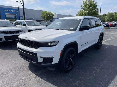 Used 2023 Jeep Grand Cherokee L Limited w/ Black Appearance Package RWD image 3
