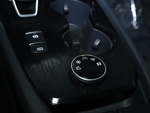 Certified 2025 Nissan Rogue SV image 27