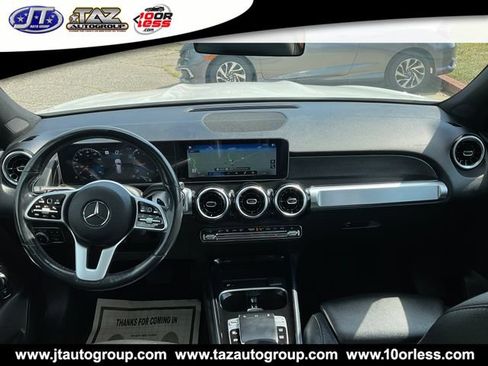 Used 2020 Mercedes-Benz GLB 250 4MATIC w/ Premium Package image 16