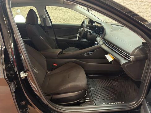 Used 2025 Hyundai Elantra SEL FWD image 11