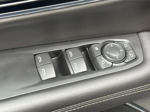 Used 2025 GMC Yukon Elevation image 16