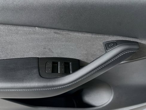 Used 2021 Tesla Model Y Long Range image 21