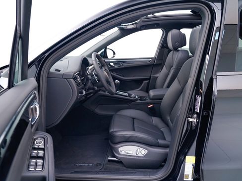 Certified 2026 Porsche Macan AWD/4WD image 19