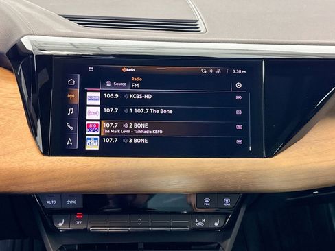 Used 2023 Audi e-tron GT Premium Plus image 15