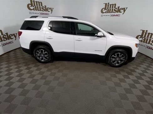 Certified 2023 GMC Acadia SLT w/ Preferred Package image 9