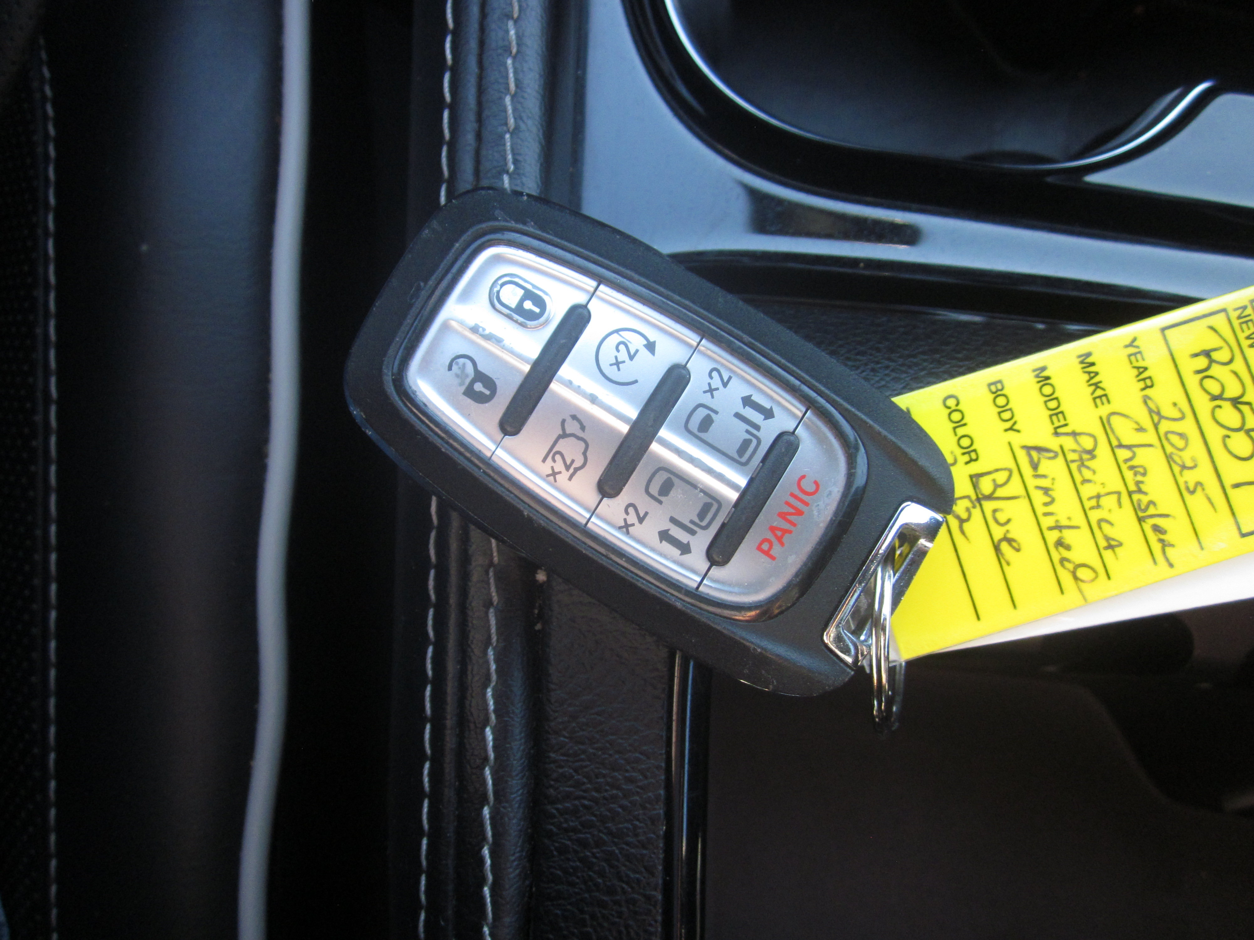 Used 2025 Chrysler Pacifica Limited FWD image 17