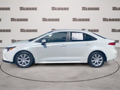 Used 2025 Toyota Corolla LE FWD image 2