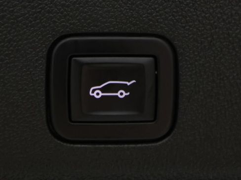 Used 2025 GMC Yukon AT4 w/ AT4 Premium Package AWD/4WD image 16