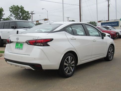 Used 2024 Nissan Versa SV image 6