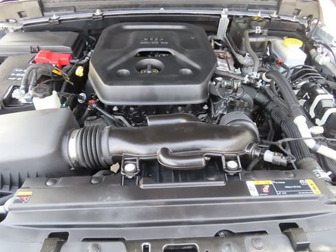 Used 2023 Jeep Wrangler Unlimited Sahara AWD/4WD image 12