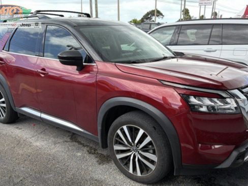 Used 2024 Nissan Pathfinder Platinum FWD image 1