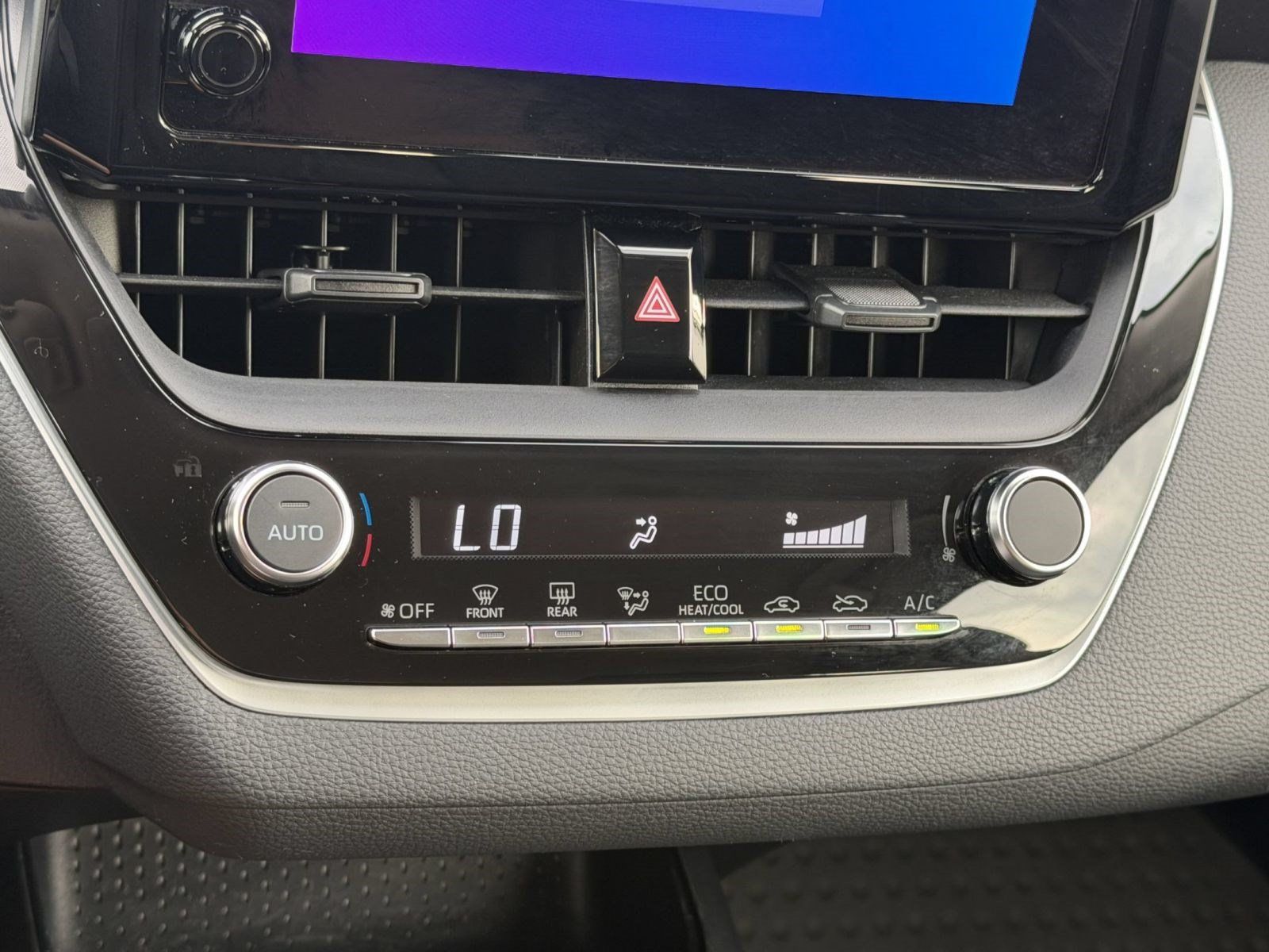 Used 2024 Toyota Corolla LE FWD image 29