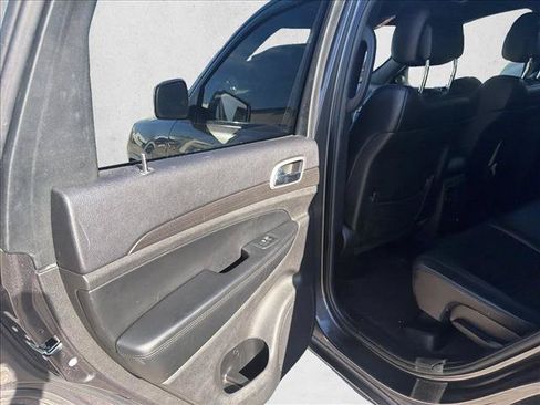 Used 2018 Jeep Grand Cherokee Altitude RWD image 17