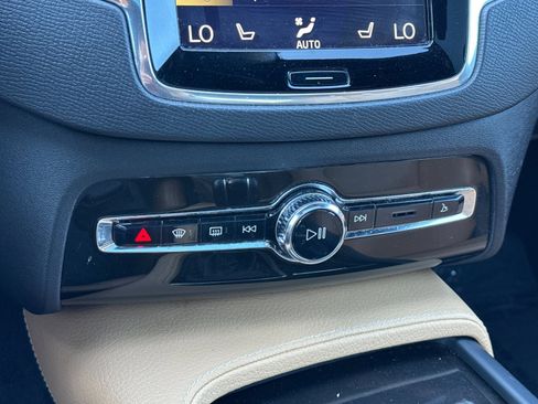 Used 2018 Volvo XC90 T6 Momentum w/ Convenience Package image 22