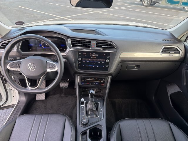Used 2023 Volkswagen Tiguan SE w/ Panoramic Sunroof Package AWD/4WD image 14