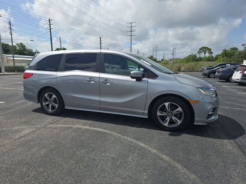 Used 2018 Honda Odyssey Touring image 2